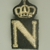 ORNEMENT DE RETROUSSIS AU ''N'' COURONNE POUR UN UNIFORME D'OFFICIER DE FUSILIERS