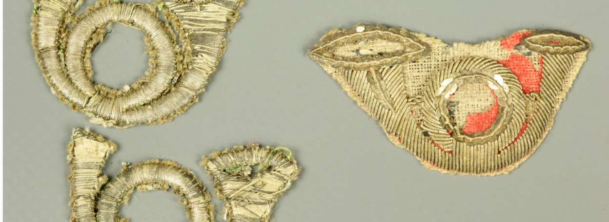 LOT DE TROIS RETROUSSIS D'OFFICIER DINFANTERIE LÉGÈRE - 1er EMPIRE